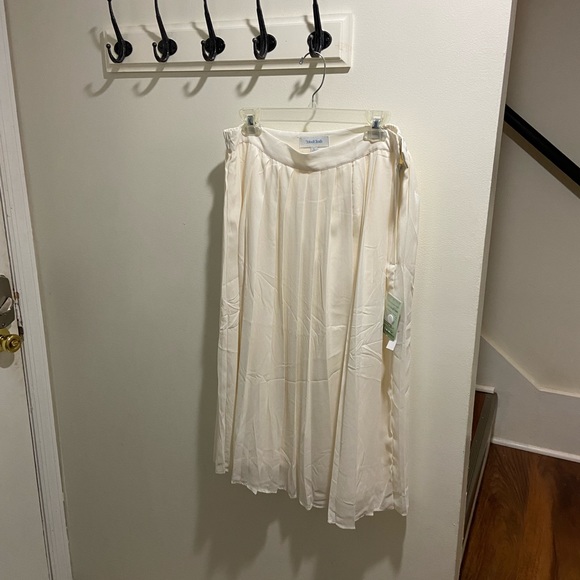 NWT Modcloth White Pleated Skirt - Picture 4 of 5